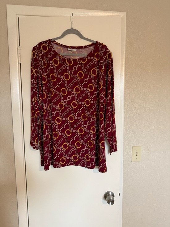 Susan Graver Tops - Susan Graver Burgundy Long Sleeve Liquid Knit Chain Pattern.Gold Zipper Shoulder